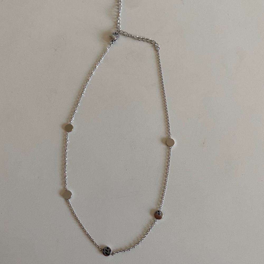 Silver choker w circles